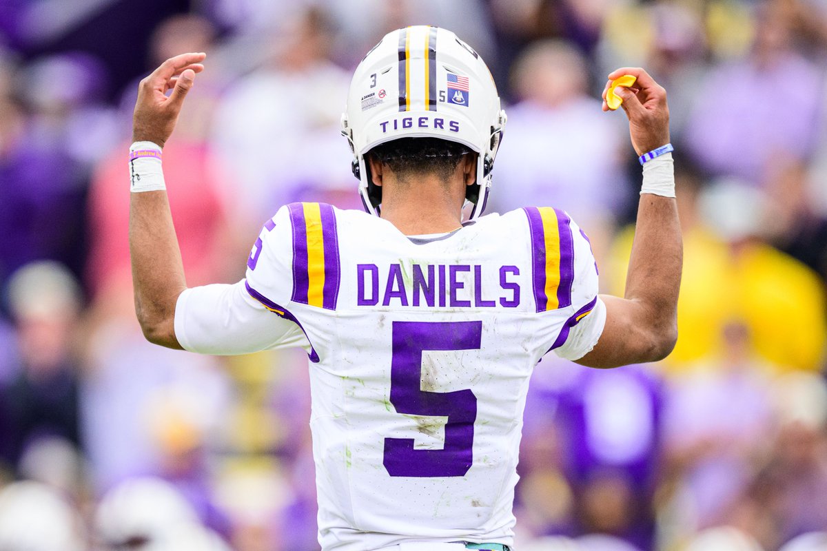 LSUfootball's tweet photo. 50 Touchdowns in 2023

Jayden Daniels is the 5th player in SEC history with 50 TDs in a season. He joins Heisman winners Joe Burrow, Tim Tebow, Cam Newton and Bryce Young. https://t.co/hvWowKgDjL