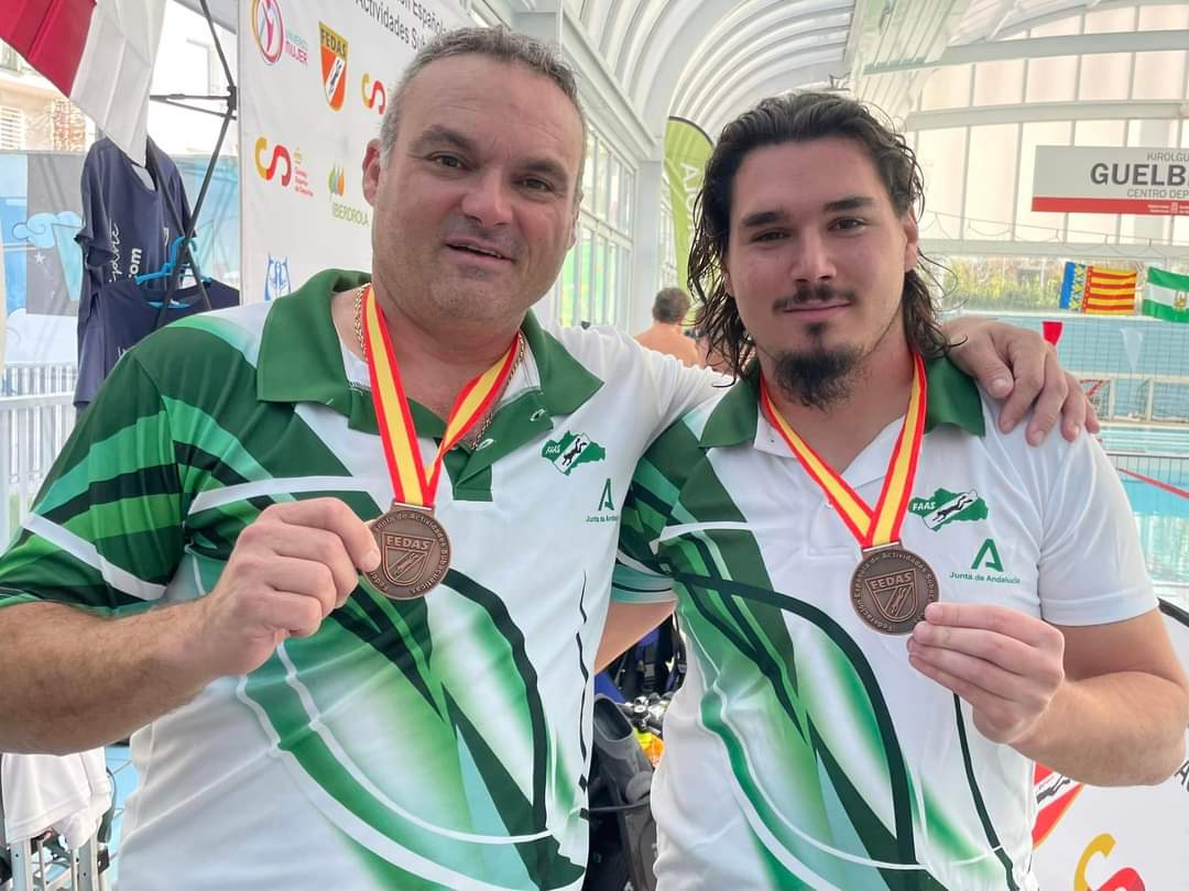 FSubacuaticas's tweet photo. 🏆 3° puesto para el Equipo Andaluz de Buceo de Competición en el Campeonato de España

🥈 y 🥉☞ Noelia Pérez 
🥉☞ Isabel Leal del Ojo &amp; Noelia Pérez
🥉☞ Uwe Acosta &amp; Adrián Acosta
🥉☞ Uwe Acosta

#ActividadesSubacuaticas #BuceoDeCompetición #SportDiving #FAAS #FEDAS #CMAS https://t.co/AiVijrMueT