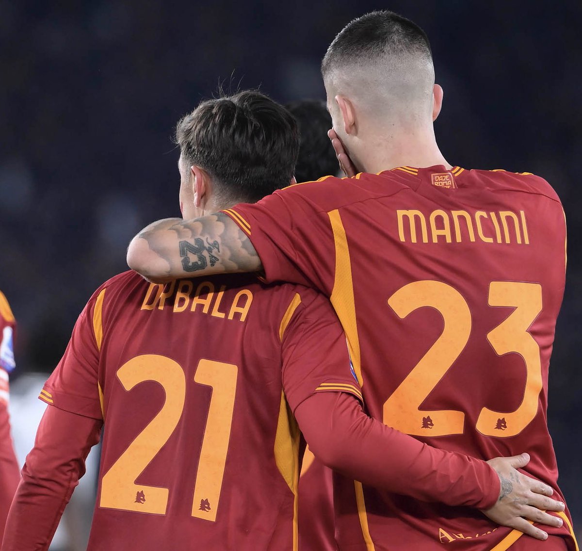 sportstickz's tweet photo. #SerieA |FT

Roma        2-1        Udinese
G. Mancini 20      F. Thauvin 57
P. Dybala 81
Il Faraone 90

What a Game, Roma wins in the end by the winning goal from Paulo Dybala, what a day for him an assit and the winning goal in the end

#ROM #Roma #Udinese #RomaUdinese #ROMUDI https://t.co/YqJiXAfdSF