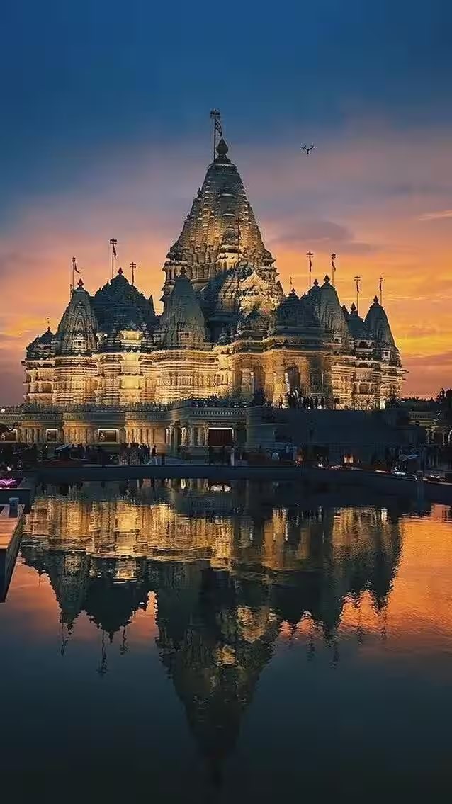 eusocialmeg's tweet photo. @culturaltutor Surprisingly got a few wonders here in NJ. Cathedral Basilica of the Sacred Heart in Newark, and largest Hindu temple outside of Asia just opened in Robbinsville. Both are breathtaking https://t.co/ZZJ9DVqqTs