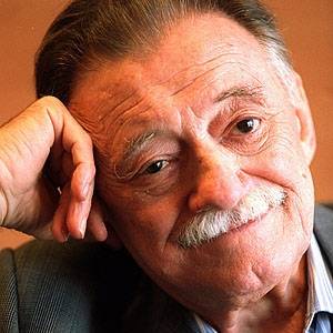 fuedicho's tweet photo. "Nos enseñaron desde niños como se forma un cuerpo, sus órganos, sus huesos, pero nunca nos dijeron de qué estaba hecha el alma".
Mario Benedetti
#Fuedicho https://t.co/oBtH3YvAXL