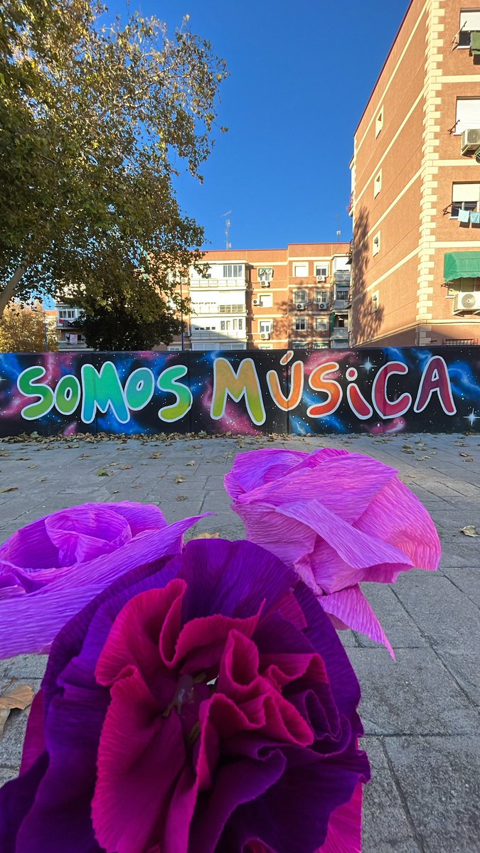 XandraLunar's tweet photo. Leganes se llena de flores moradas en recuerdo de todas las víctimas de la violencia de género! #SeAcabo https://t.co/tnvTTcRK7i