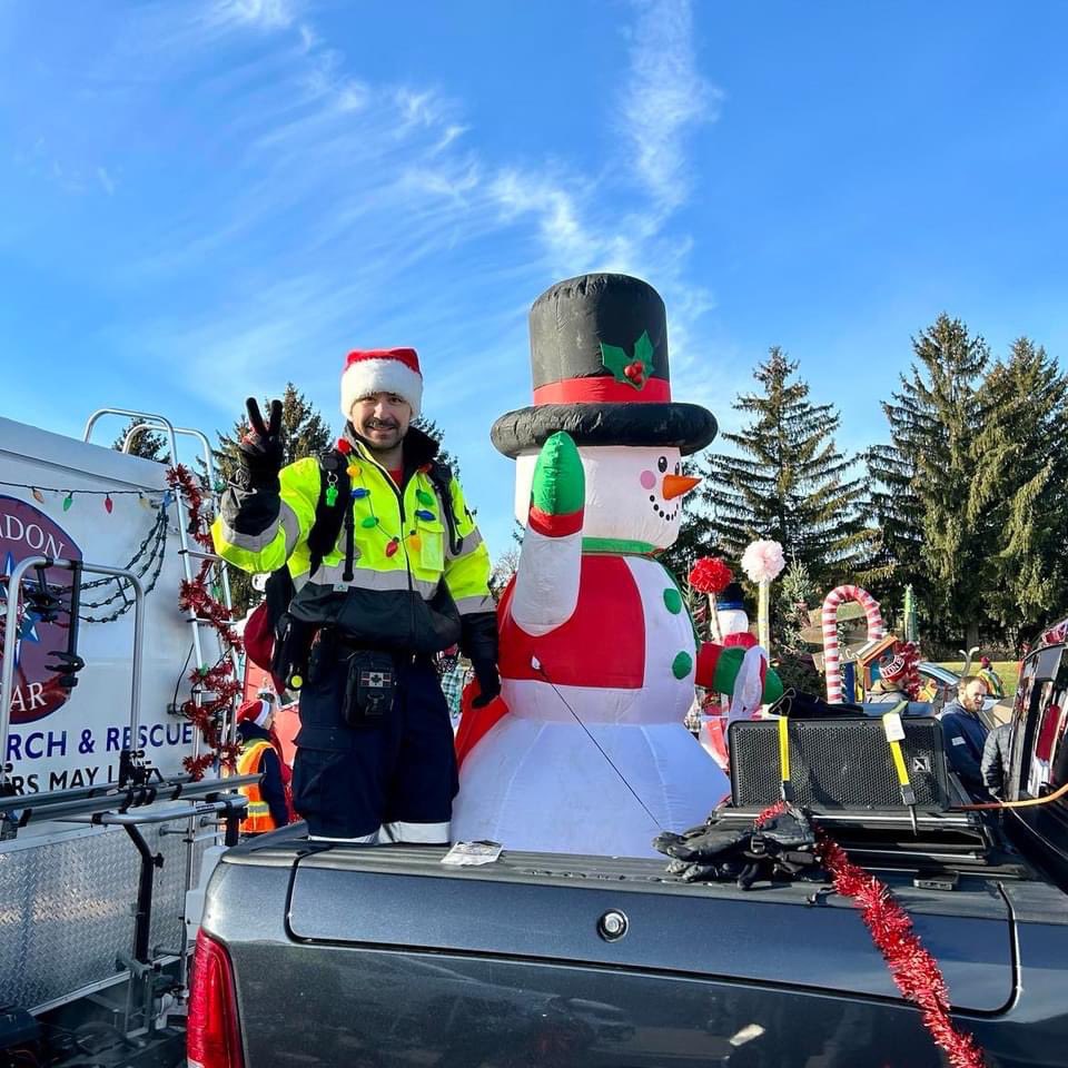 LondonSAR's tweet photo. It was a #SuperheroChristmas parade for LSAR today at the #HydeParkBIA  and Hyde Park &amp; District Lions Club Christmas parade! Beautiful day, lots of families out and food collected for the food bank. 

Thanks to our organizers! https://t.co/ioNPTW7ZYM