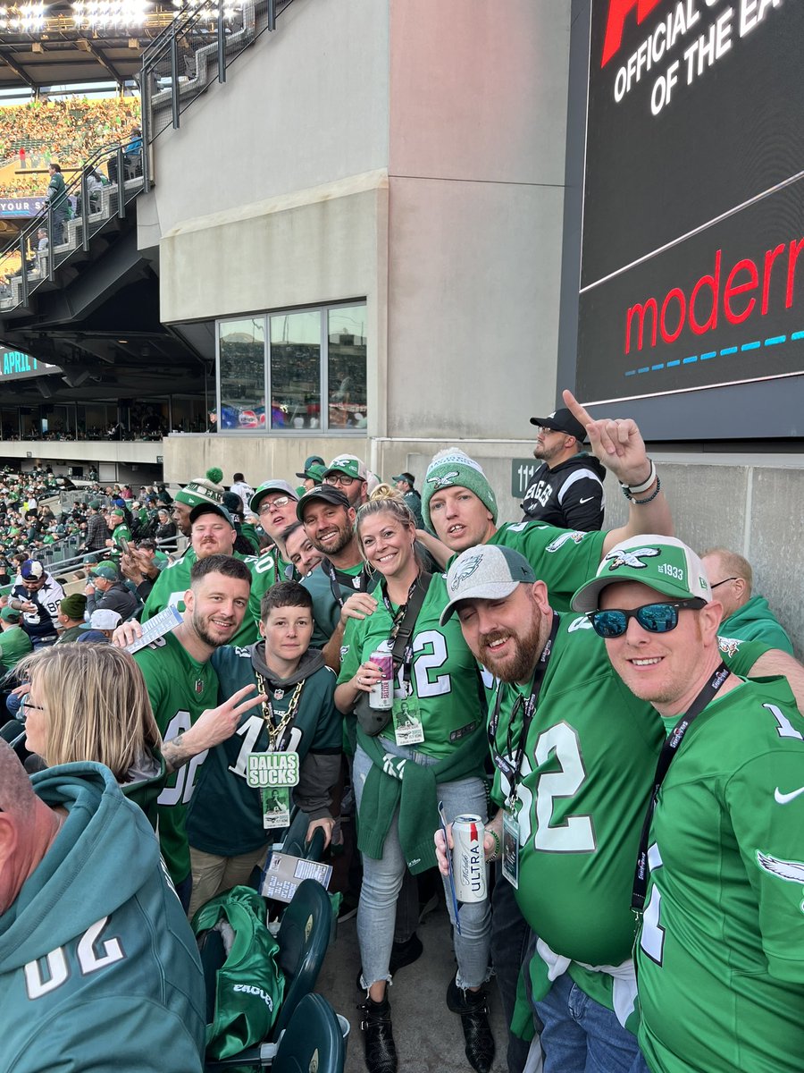 19darren33's tweet photo. @BritishEagles @SIDELINESP0RTS @NFLUK #kellygreen https://t.co/yXs0QiO7C0