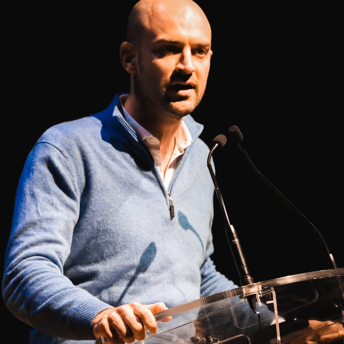 jnbarrot's tweet photo. En conclusion du meeting organisé par mon ami @max_orville à Créteil, j'ai rappelé que dans les mois qui viennent nous aurons un bilan et un projet à défendre pour l'Europe et contre deux adversaires : les forces populistes et l'abstention. https://t.co/NLu20Knioa
