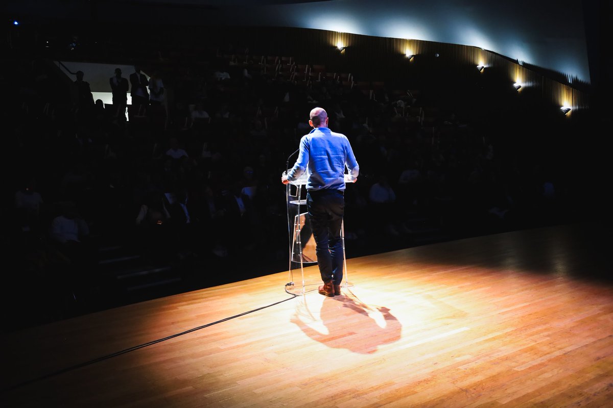 jnbarrot's tweet photo. En conclusion du meeting organisé par mon ami @max_orville à Créteil, j'ai rappelé que dans les mois qui viennent nous aurons un bilan et un projet à défendre pour l'Europe et contre deux adversaires : les forces populistes et l'abstention. https://t.co/NLu20Knioa