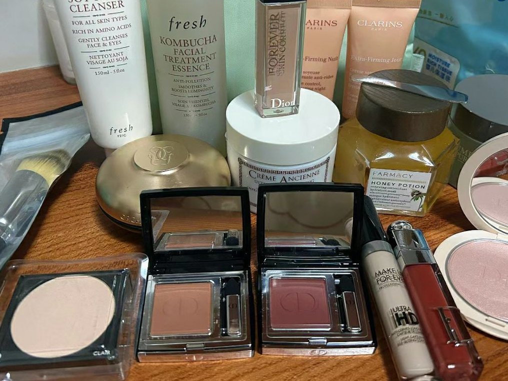 A complete set of cosmetics, everything you need to maintain a beautiful look