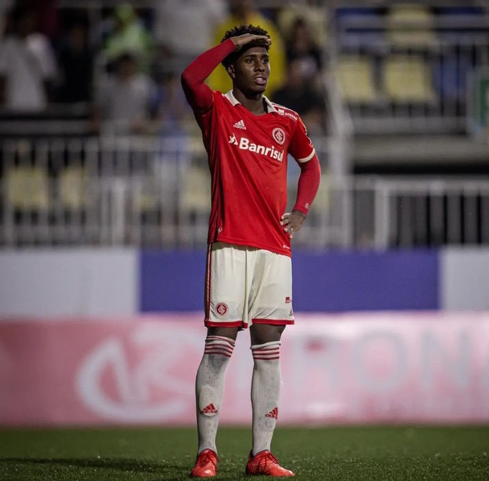 O sucesso nasce do querer, da determinação e persistência em se chegar a um objetivo. Mesmo não atingindo o alvo, quem busca e vence obstáculos, no mínimo fará coisas admiráveis.
🔴⚪️<a href="/scinternacional/">Sport Club Internacional</a>