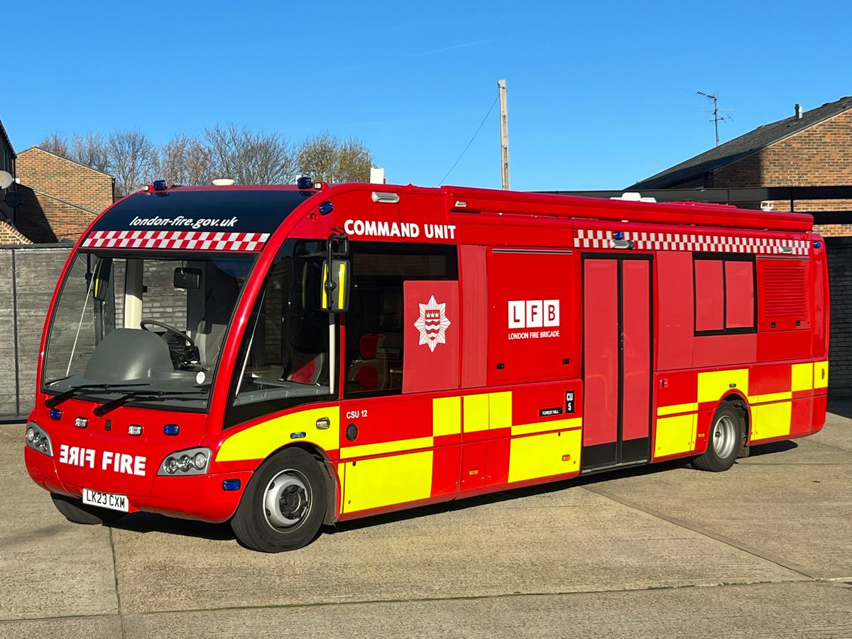 EasternFirePics's tweet image. Latest addition to the @LondonFire fleet 🚒 seen in the autumn sun is this @Optaregroup Solo CSU Command Support Unit with @WHBence bodywork based at #ForestHill fire station in South #London 🚒 these vehicles are currently rolling out across the city.#optare #optaresolo #bence