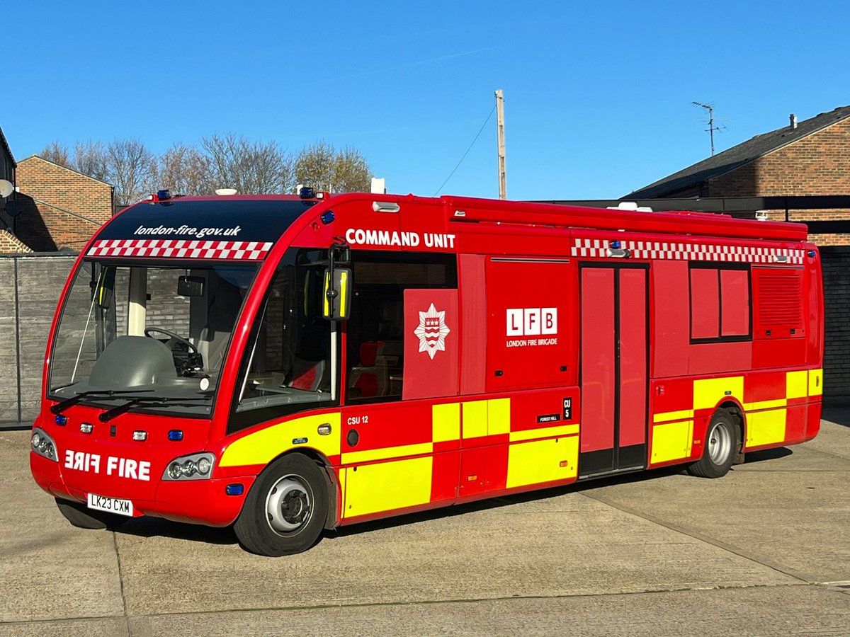 EasternFirePics's tweet image. Latest addition to the @LondonFire fleet 🚒 seen in the autumn sun is this @Optaregroup Solo CSU Command Support Unit with @WHBence bodywork based at #ForestHill fire station in South #London 🚒 these vehicles are currently rolling out across the city.#optare #optaresolo #bence