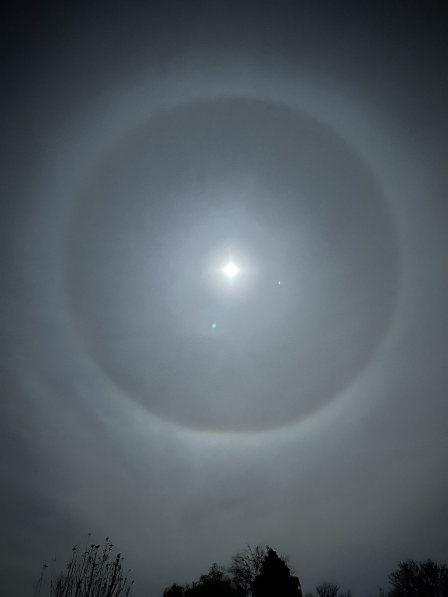 pad_rat's tweet photo. @DESCOLEMAN @ITVCentral Took this photo Saturday 25.11.23 Des &amp; intrugued to know what it is, a massive circle around the moon that looked like the atmosphere had been punctured https://t.co/iWWSec5Xv3