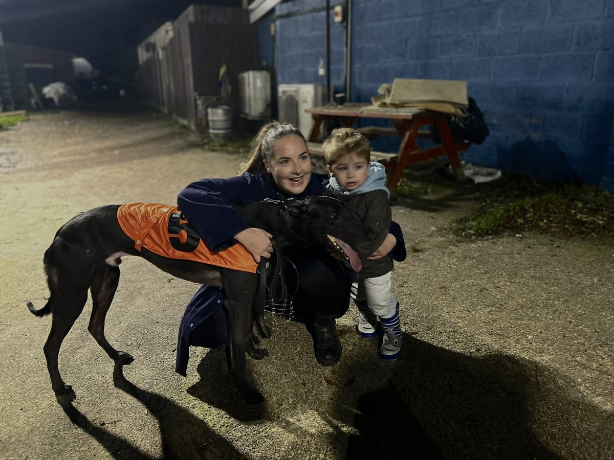 Sehnsa fury winning for little George tonight. Think Tyson heard him shouting him home ayy ayy <a href="/RPGreyhounds/">@RPGreyhounds</a>
