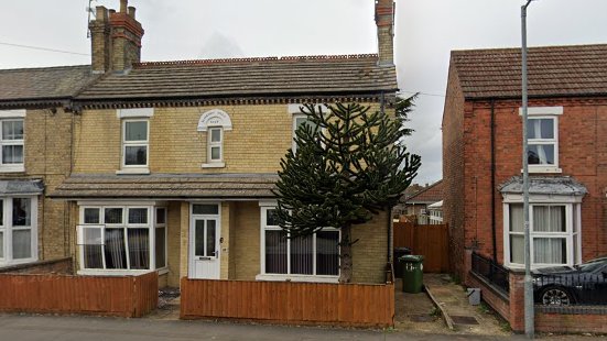 Stratherrick365's tweet image. You can't keep a good #monkeypuzzle tree down.  Planted in this less than ideal spot around 2010 in #Paston Lane, #Peterborough it had its lower branches removed in 2021 and then its top cut off in 2022. Stil lnot giving up in this March 2023 pic. @StevenPaston @NeneValleyTrees