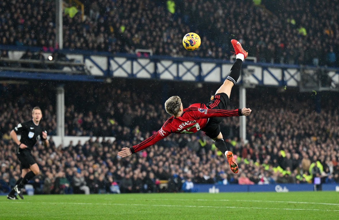 Manchester United Matchday Follower Gain!!!

If you're an Manchester United fan, Retweet and comment ❤️❤️❤️ let's follow you