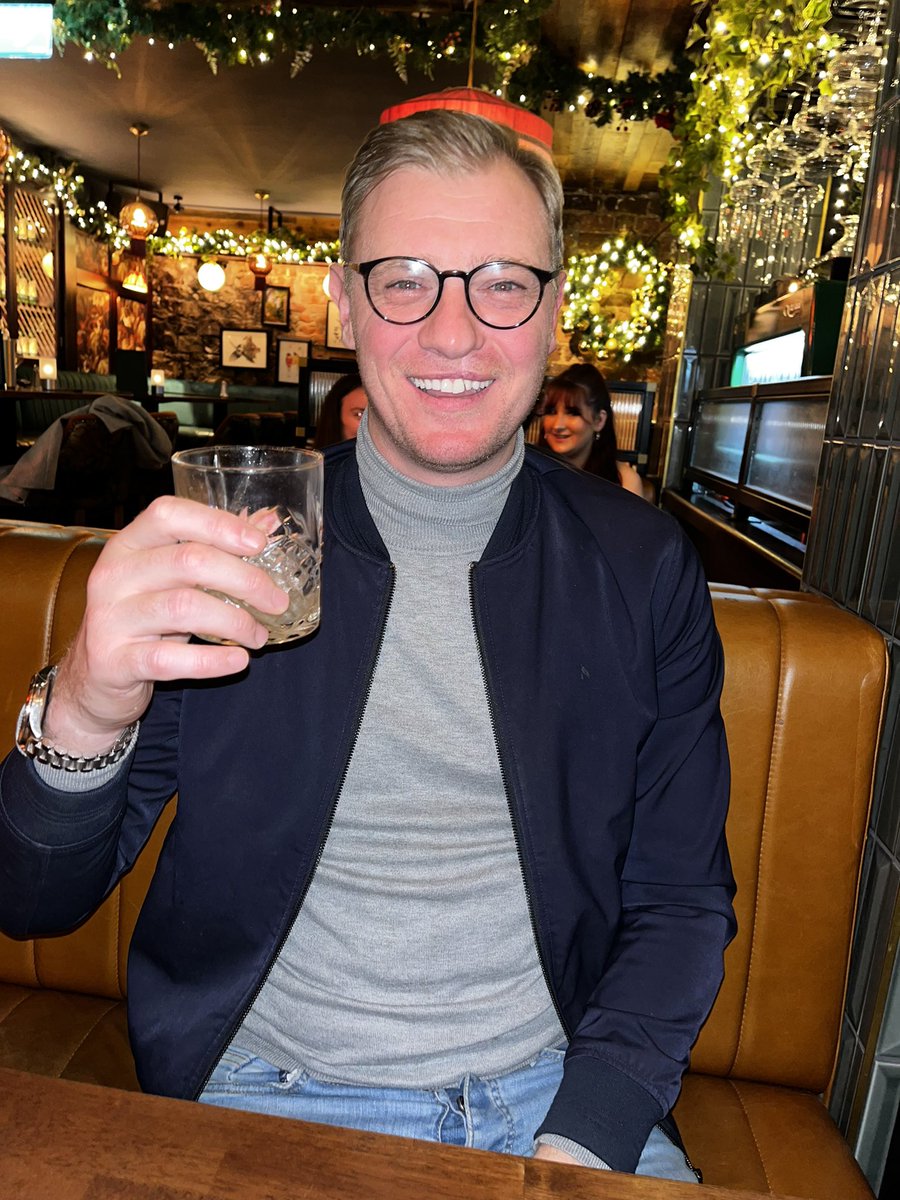 bootroompodcast's tweet image. He’s still in Dublin and he just admitted he bought spray that turns his hair grey. 

Mind blown. @JimmyMccarthy23