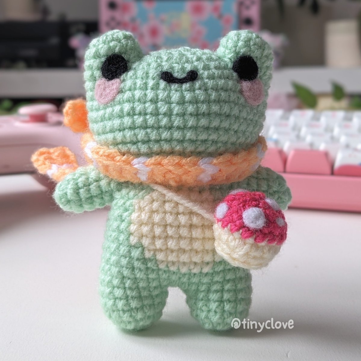 TinyClove's tweet photo. lil froggie is ready for winter with his scarf! 🐸 https://t.co/80gLT8ek4h