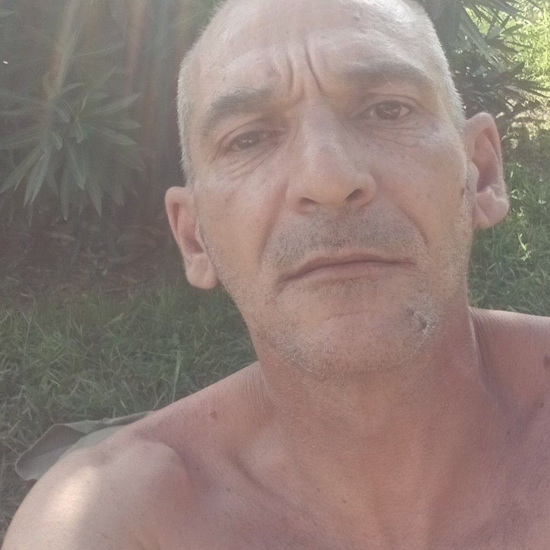 Jota42x's tweet photo. Para un hombre como yo que no soy un triunfador en la vida, según la sociedad estoy en riesgo de exclusión . Y soy una persona que desde hace dos años o por ahí cuando me levanto por la mañana me siento feliz . Solo hay una cosa que deseo que no puedo tener una mujer como tú https://t.co/YOd5tVyQtF