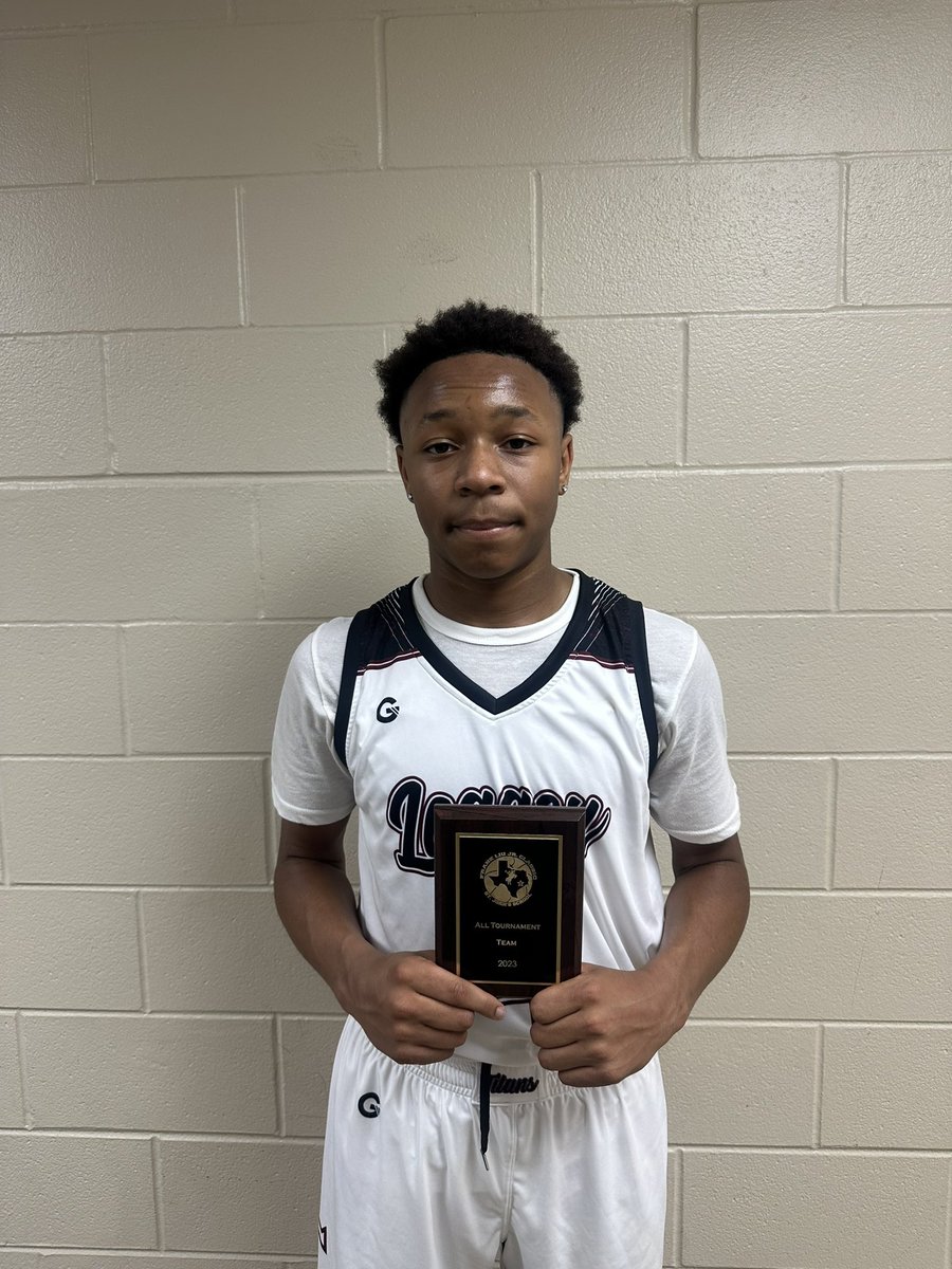 coachmumbo's tweet photo. Aiden Clark c/o 2028!!!! Avg. 30pts at the Frank Lui Invitational. Showing a consistent 3 ball. Very crafty guard who will be a problem for a lot of schools.   
@AidenClark_2028 @RcsSports @CoachKDBEB @djones8301 @PCousy2 @ihss_houston @MbbTitans @LSSSTitans @FLJrClassic https://t.co/nI0fBan8f5