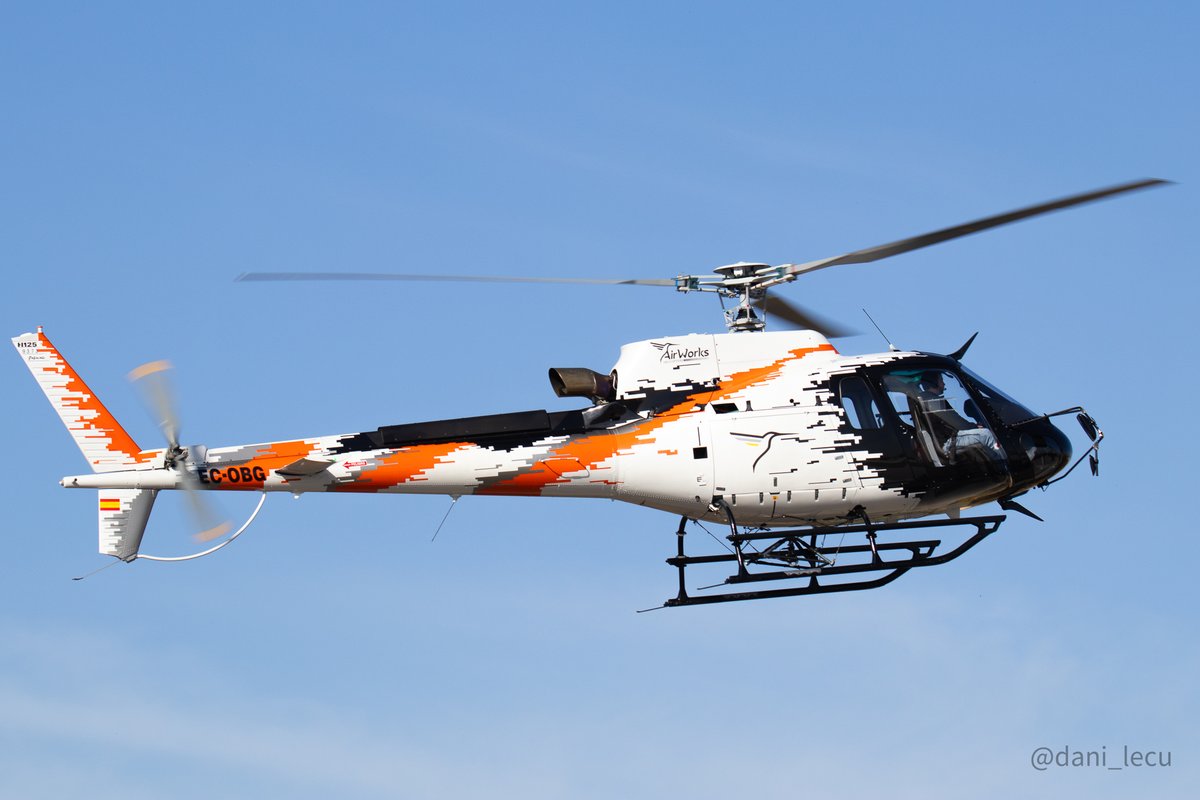 dani_lecu's tweet image. Llegada de los helicópteros que se trasladaban desde LECU hasta IFEMA para la feria @EuropeanRotors @ATAIRE_ORG @IFEMA
Parte 3/3