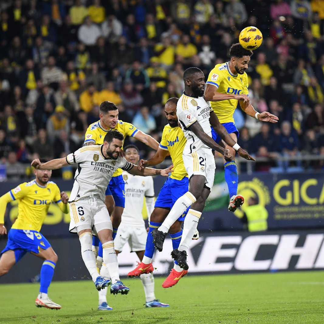 sportstickz's tweet photo. #LaLiga | Full Time
Real Madrid 3-0 Cádiz
Rodrygo 14,64
J. Bellingham 74
Real Madrid won easily against Cadiz by 3 goals
What a day for Rodrygo 2 goals and an assist and goal from Jude as well
Modric
#RealMadrid #Cadiz #RMA #CAD #CadizRealMadrid #CADRMA #Rodrygo #Bellingham https://t.co/jVc5mUmYpI