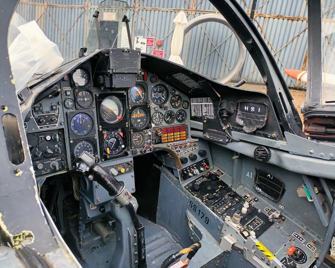 Michaelflying28's tweet photo. Royal Air Force British Aerospace Hawk T.1 XX238 on display at South Yorkshire Aircraft Museum 8.10.23.
#raf #royalairforce #royalairforceuk #hawk #baehawkt1 #baehawk #rafhawk #hawkt1 #baehawkt1a #hawkt1a #baesystemshawk #baesystemsair #baesystems #southyorkshireaircraftmuseum https://t.co/3GGAZ6oEfp