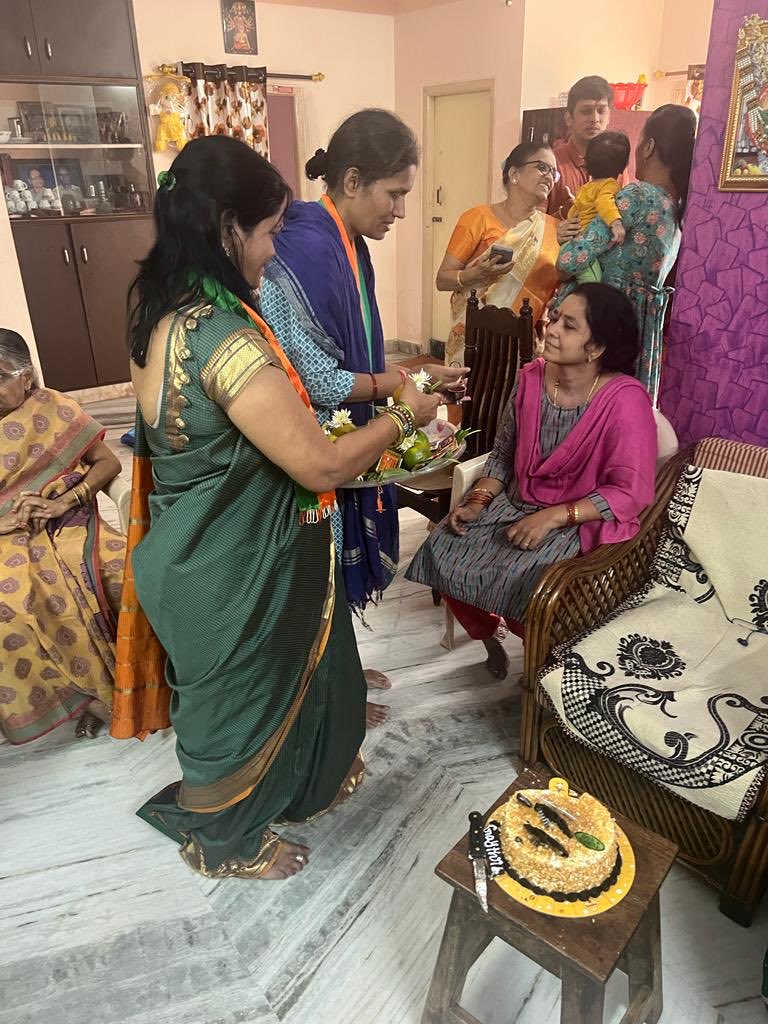 KGeethamurthy's tweet photo. #ElectionCampaigning #KeyVoters of Kannada people in Tilak Nagar with NEC member Shanthala ji . Prog organised by Meenakshi of MM Ngo Convinor 
#BJP4Telangana ⁦@JPNadda⁩ ⁦@blsanthosh⁩ ⁦@tarunchughbjp⁩ ⁦@sunilbansalbjp⁩ ⁦@bandisanjay_bjp⁩ ⁦ https://t.co/UI4T2otO5R