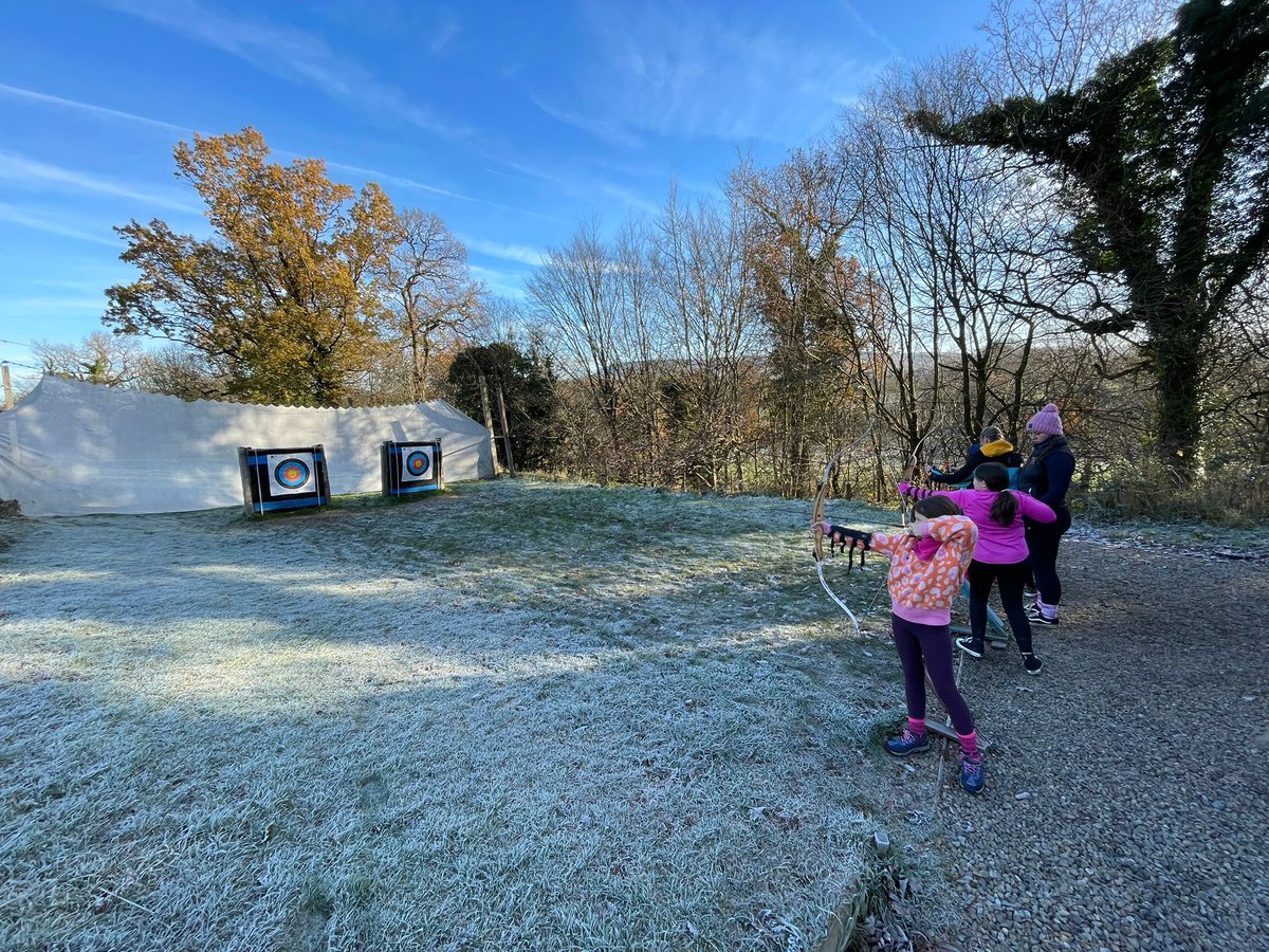 ChinleyGuides's tweet photo. We went to #SparkleAndIce @WaddowHall and ran wild! Our 25 Guides went off in small groups and did whatever they chose. https://t.co/6IpquzVYFZ