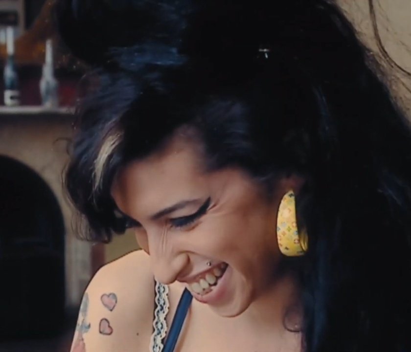 winehousehourly's tweet photo. https://t.co/p2l7AZEYqg