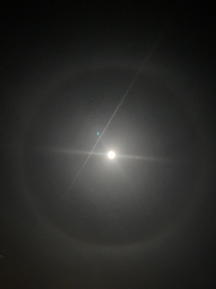 ChinleyGuides's tweet photo. And home via McDonalds and a stop to look at the moon, its halo, and Jupiter. https://t.co/oqyEejfn7W