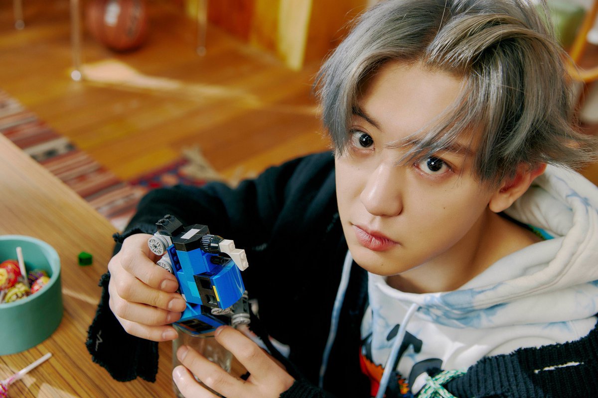 killmeDO's tweet photo. Happy Chanyeol Day to the loml!!!!! https://t.co/dxC1gTnleV