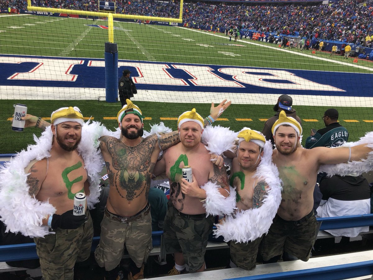 CYoung326's tweet photo. The last time the temps were in the 40’s and it rained vs the Bills, the Eagles won. https://t.co/ywGvLvEU1w