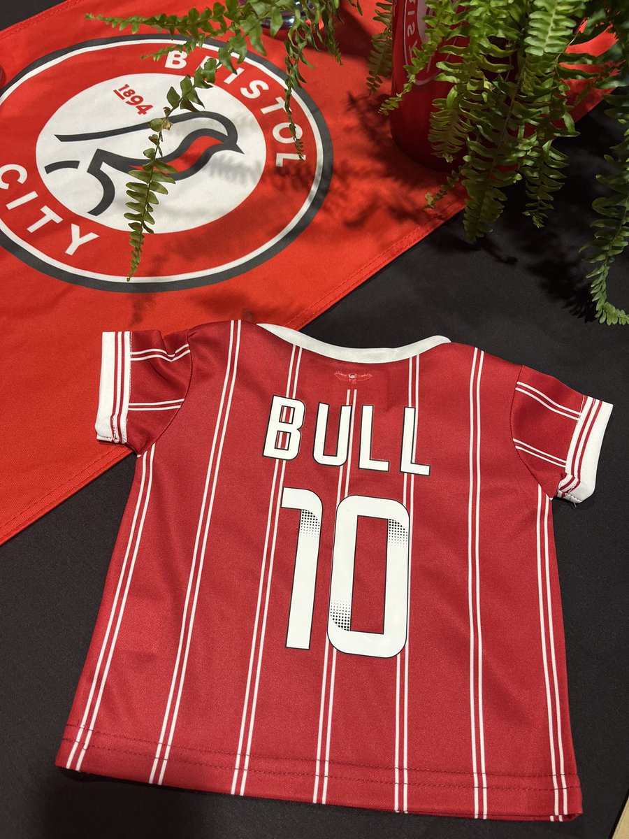 Chloè Bull tweet media