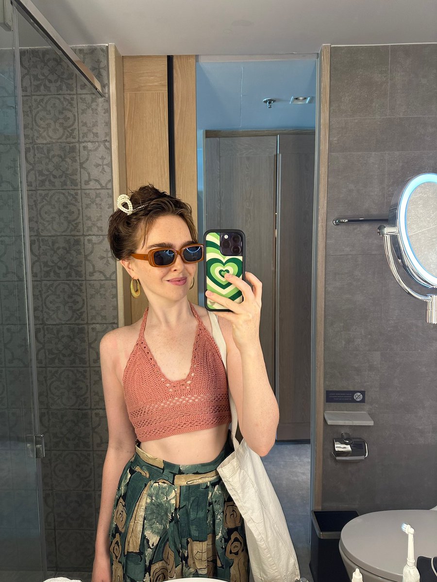 louisacburnham's tweet photo. PHUKET 👯‍♀️🏝️ https://t.co/9jdx8f1HWU