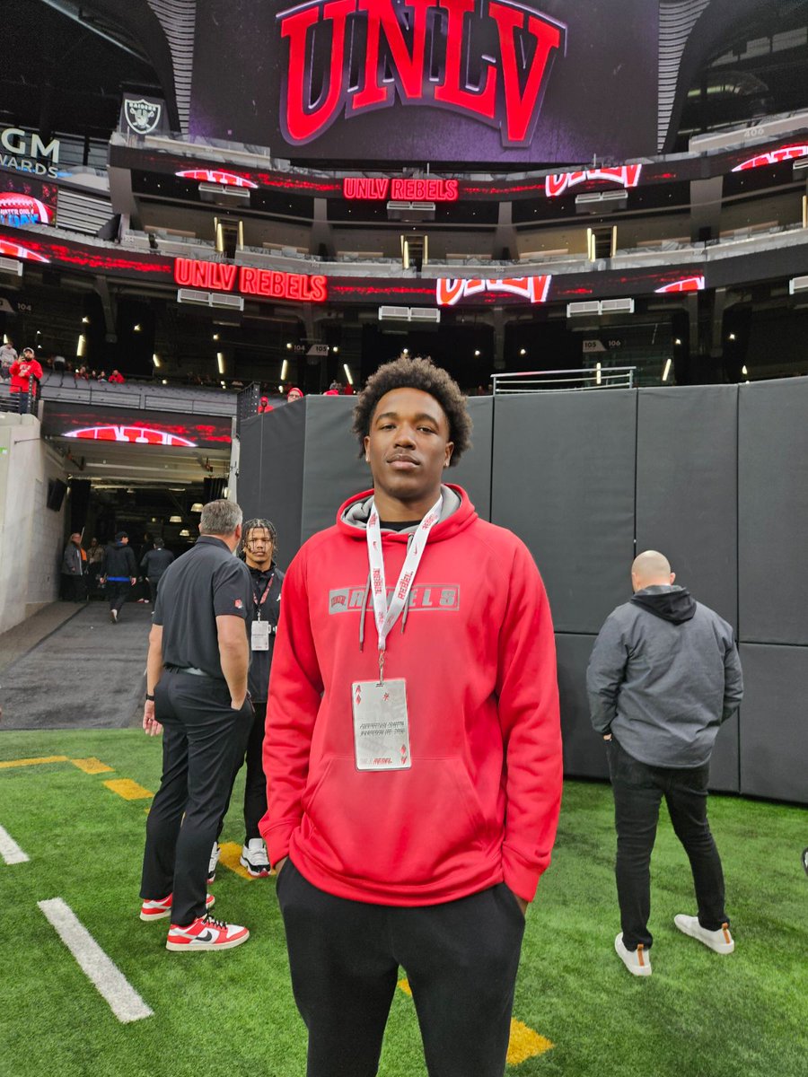 BlitzOcho's tweet photo. I had a great time in Las Vegas watching @unlv take on San Jose State. Thanks @unlvfootball for the invite. It was also a pleasure meeting and speaking with @bradodom and @CoachLogo. @JULIOCHATO75 

@TheCoachCassidy @CoachMahan_1 @BraeLangford78 @hoyafbrecruit @hhshoyafootball @RecruitGeorgia @NEGARecruits @GAVarsityRivals @CJacksonPRZ @NwGaFootball @najehwilk @UANextFootball @prepredzonenext @TheUCReport @GAVarsityRivals