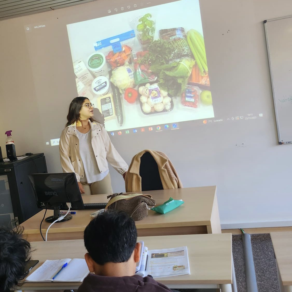 CdlUvigo's tweet photo. 🛒 This week, our LCA students have talked about doing the shopping in Vigo. 🍔

#centrodelinguasUVIGO @uvigo #internationaluniversity @campusspain #gettingusedtoit #lifeasaninternationalstudent https://t.co/5ODJibGTmd