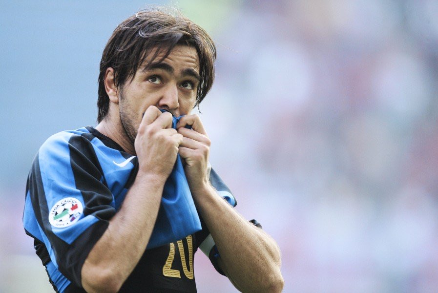thesefootytimes's tweet photo. Álvaro Recoba was something of an enigma; a sensationally talented maverick who perhaps never fulfilled his enormous potential. 

But one thing’s for certain: he was incapable of scoring a bad goal. 

A thread ⬇️ https://t.co/hbV4oo8NRl