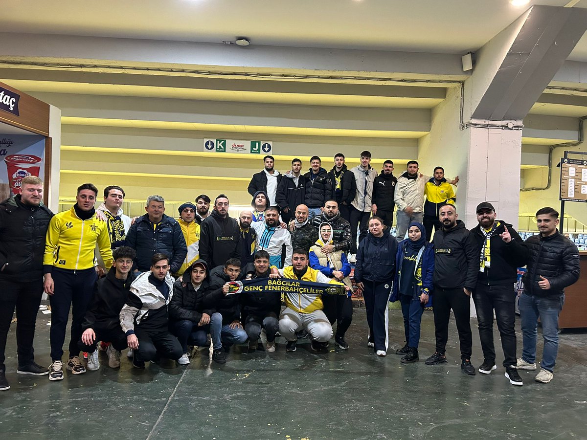 Bu akşam oynanan Fenerbahçe -Karagümrük maçında tribündeki yerimizi aldık.
#SeninKardeşlerin