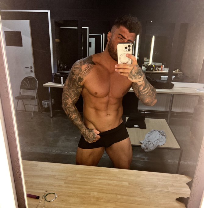 Ready for action..  https://t.co/HscRjrbm1v https://t.co/8oEuB5yyJR