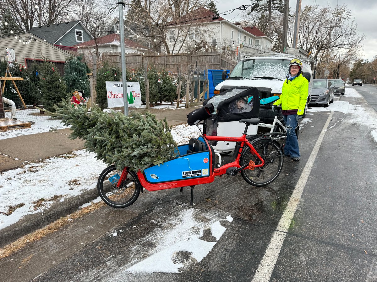 Picking a Christmas tree up with the family and taking it home via the Bryant Ave Bikeway 🚲 #CarryShitOlympics #WhoNeedsAnSUV