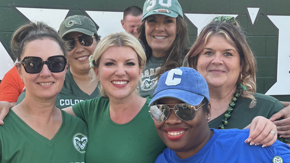 CSUAmyParsons's tweet photo. Big thanks to everyone who showed up in Hawai’i to cheer on our @CSUFootball Rams and shout-out to @CSUAlumni for bringing us all together! #Stalwart https://t.co/c5gvIzirlp