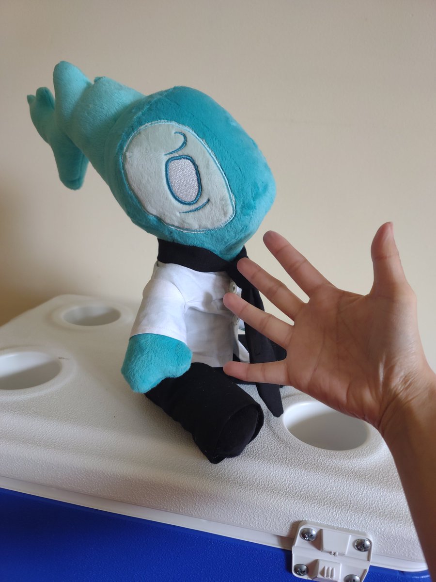 Jetterambles's tweet photo. MY BOY GARFIELF HAS ARRIVED AND HE IS SO HOLDABLE AND PERFECT AND LARGER THAN I WAS EXPECTING 
10/10 BY @RainsHollow !!! https://t.co/CZGaf116Oj