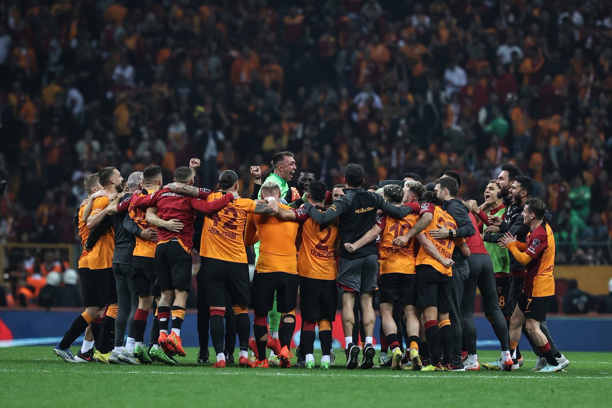 kdk_yahya's tweet photo. Herkesin adaleti şaşar 
Ama Allah'ın adaleti asla 
İçini ferah tut 
GALATASARAY LIYIM DE GÖĞSÜNÜ GERE GERE 💛❤️
#KadıköydeKaraGece 

Allah belanızı versin https://t.co/Ex80fKgCZ9