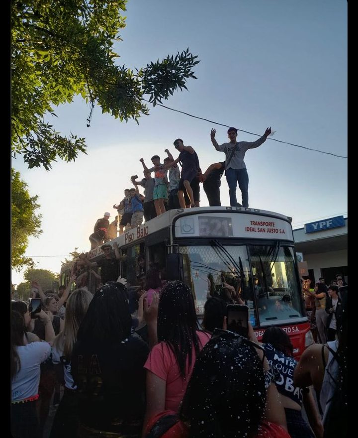 está fue una batucada enserio, las otras son copias nomás😴