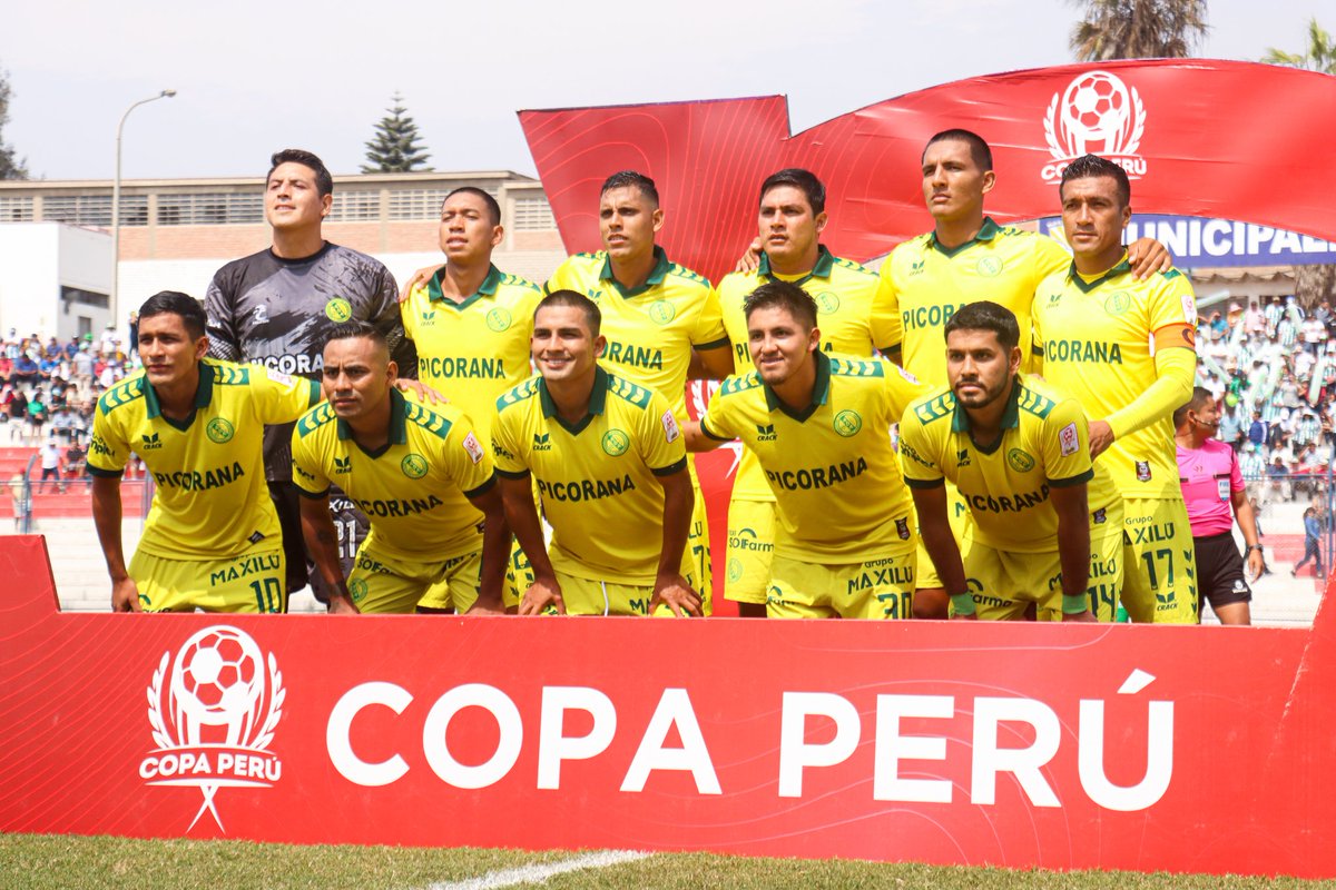 Sería mentir si dijéramos que el primer tiempo ha tenido ocasiones claras, se juega mucho en el medio campo, y cuesta encontrar un opción de gol.