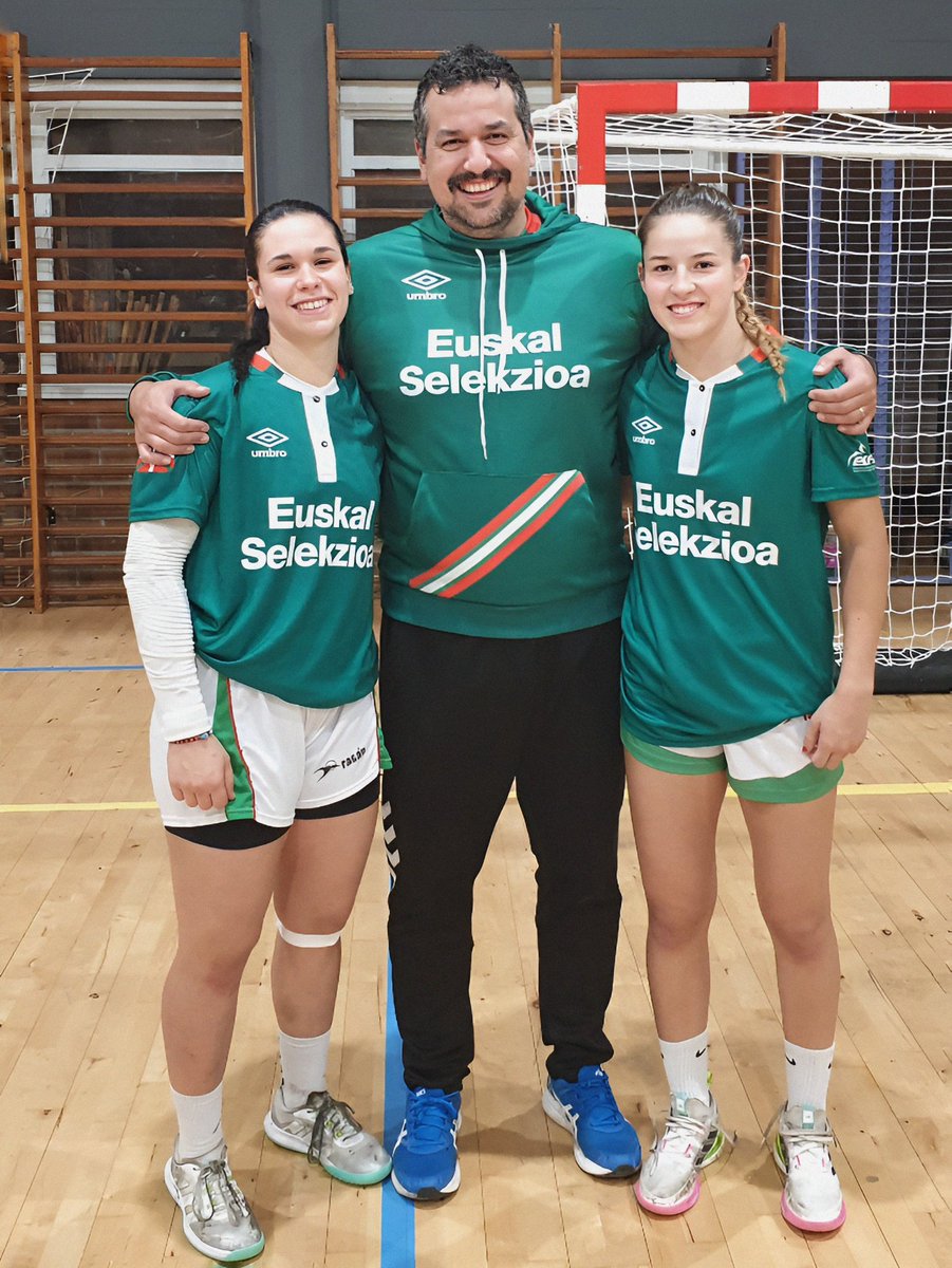 EuskalkirolaTB's tweet photo. 🤾‍♀️#BALONMANO
🏆 #BasqueCountryInternationalCup

🥇 La Euskal Selezioa se ha proclamado campeona del torneo gracias a las victorias ante Chile y Lituania.

📸 @CbmZuazo

#BalonmanoFemenino #EuskalSelekzioa #EKTB https://t.co/vvXSbfS7gE