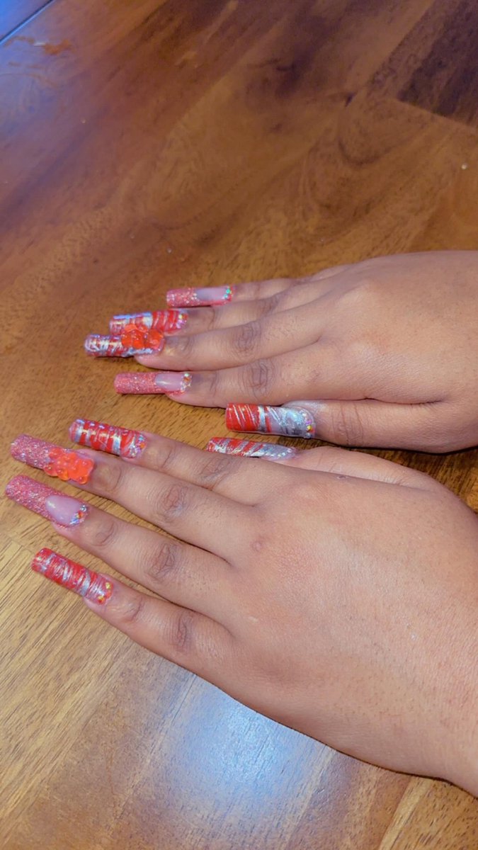LuhRichBitch's tweet photo. Nice holiday set that I did on my niece. Red French tips with reflective glitter. Red and silver spider gel webbing and 3D charms. Self taught nail tech since 2016, based on the southside of Atlanta. Book Today!!! Now accepting new clients. https://t.co/ntycOV4I96