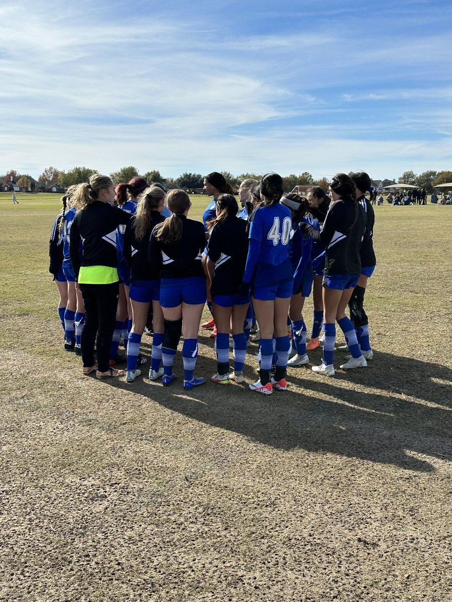 StingRLNTXGU19's tweet photo. It’s 🥶 but we had a great end to the #TexasCup with a 1-0 win!
⚽️@AlexFregoso05 off a rebound from @maddie_dore3 

And a special birthday shoutout to @kota_jackson9 🥳 https://t.co/WcrcY8TaAL