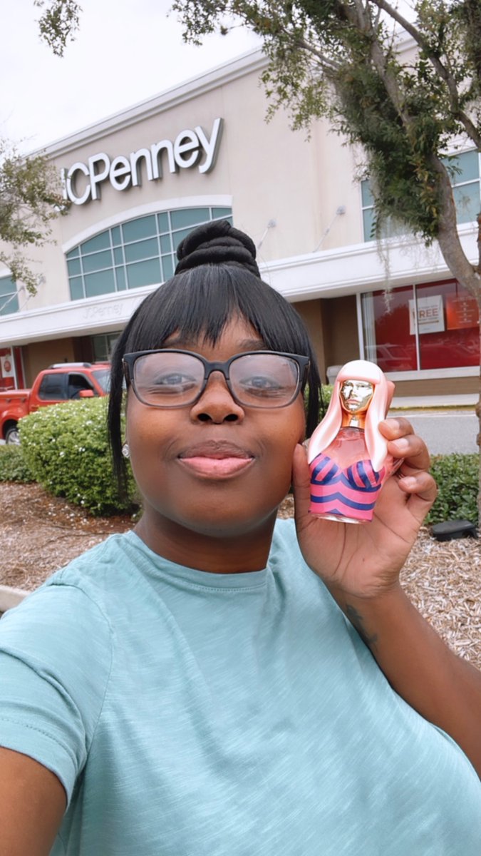 famugirl3's tweet image. #pinkfriday2 #PinkFriday2Perfume 
Queen tings of course!