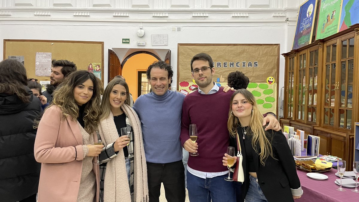 DiegoHerreraP's tweet photo. Una fiesta de jubilación maravillosa que duró dos días. Gracias amigos del IES Santo Domingo y todos los que vinisteis para acompañarme en estos días. Os quiero mucho. https://t.co/nzGp2PQQ05