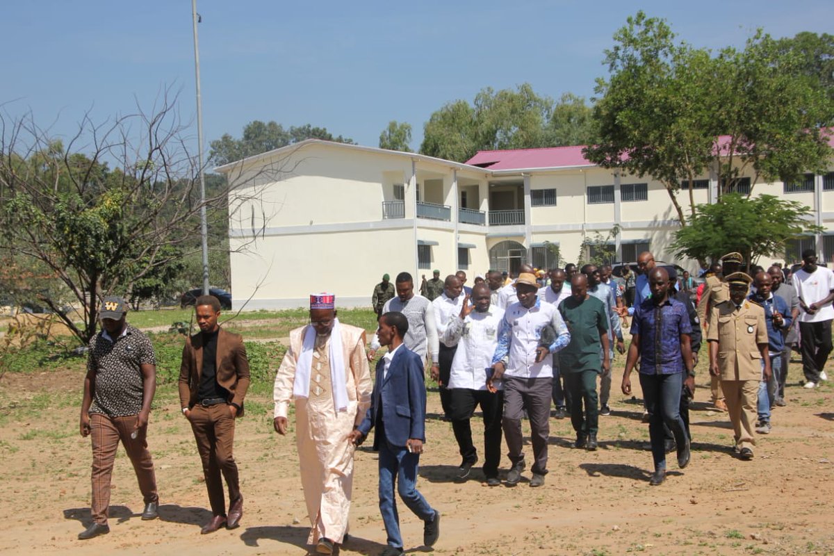 ITCenGuinee's tweet photo. Fruit d'une collaboration multipartite (ITC et PNUD dans le cadre du Programme #INTEGRA_Guinée, Orange Digital Center et l'Université de Labé) le #Tech #Hub de l'Université de Labé dénommé #LabInTech a été officiellement inauguré ce 25 novembre 2023. https://t.co/GoApIRqFou